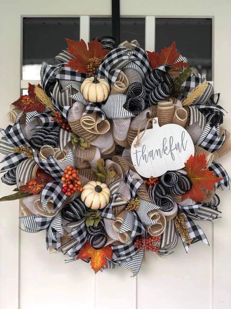 Fall Deco Mesh Wreaths For Front Door, Fall Wreath With Sign, Fall Wreath Ideas Diy Burlap, Fall Wreaths With Ribbon, Decomesh Fall Wreath, Farmhouse Fall Wreath Diy, Halloween Deco Mesh Wreaths, Fall Wreath Ribbon, Thanksgiving Wreaths Diy