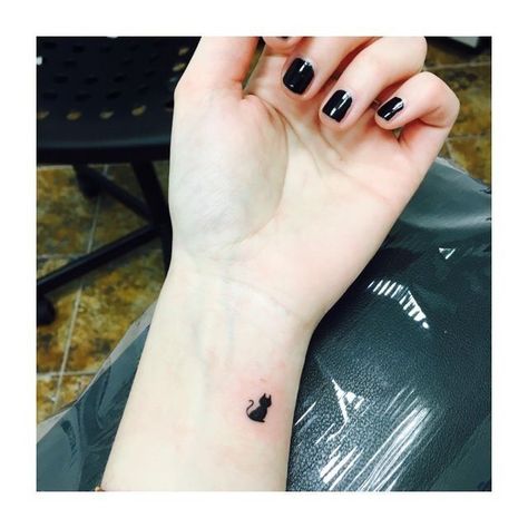 Black Cat Tatoos Small, Black Cat Small Tattoo, Simple Cat Tattoos For Women, Cat Tattoo On Finger, Cat Micro Tattoo, Black Kitten Tattoo, Cat And Kitten Tattoo, Small Black Cat Tattoo Simple, Tiny Black Cat Tattoo