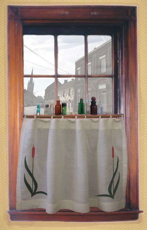 Curtains on the lower half only provide privacy but let in light. Edwardian Curtains, Craftsman Curtains, Laundry Room Curtains, Half Window Curtains, Half Curtains, Bedroom Vibes, Be Attractive, Family Dining Rooms, Short Curtains