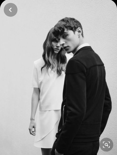 Fashion Editorial Couple, High Fashion Shoots, Shooting Couple, Studio Poses, Studio Photography Poses, Pose Fotografi, Model Pose, Photoshoot Idea, Portrait Photos