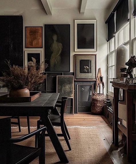 Art On The Wall, World Of Interiors, Interior Inspo, Architectural Digest, Dining Rooms, Interior Design Inspiration, Home Decor Inspiration, Room Inspo, Home Living Room