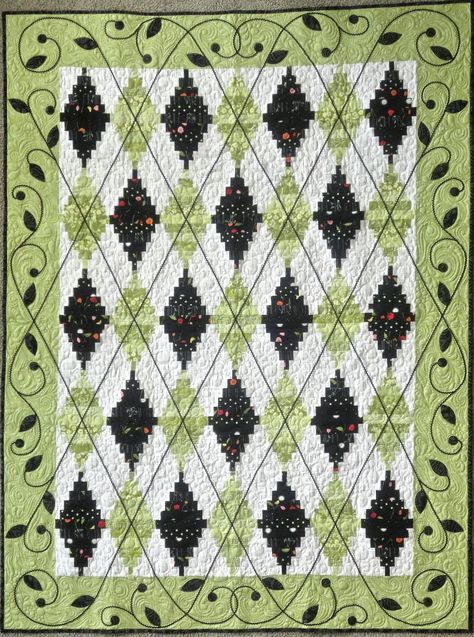 Jillily Studio: HELP WANTED Argyle Quilt, Red Licorice, Black And White Quilts, Quilt Retreat, Quilting Notions, Applique Quilt Patterns, Log Cabin Quilts, Quilt Border, Green Quilt