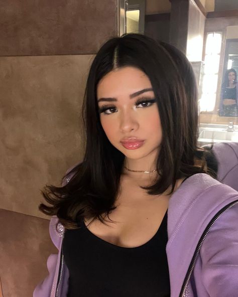 Latina Aesthetic Hair, Cute Latina Hairstyles, Latina Makeup Looks, Latina Aesthetic, Latina Hair, Latina Makeup, Cute Hairstyles For School, 90s Hairstyles, Cute Makeup Looks