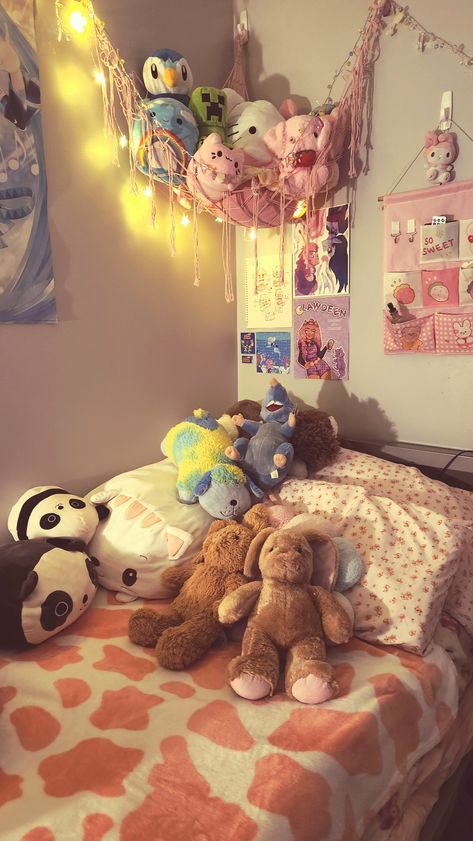 I've been sick lately :< Bed With Lots Of Stuffed Animals, Bed Full Of Stuffed Animals, Lots Of Stuffed Animals, Bed Full, Makeover Bedroom, Comfy Bed, Room Makeover Bedroom, Full Bed, Photo Inspo