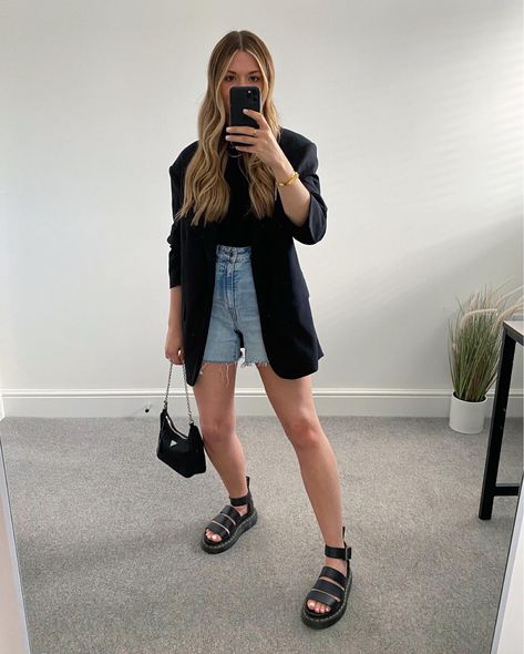 Sandles Outfit, Girls Weekend Outfits, Chunky Sandals Outfit, Spring Weekend Outfit, Platform Sandals Outfit, Sandals Outfit Summer, Martens Sandals, Alt Outfits, Italy Outfits