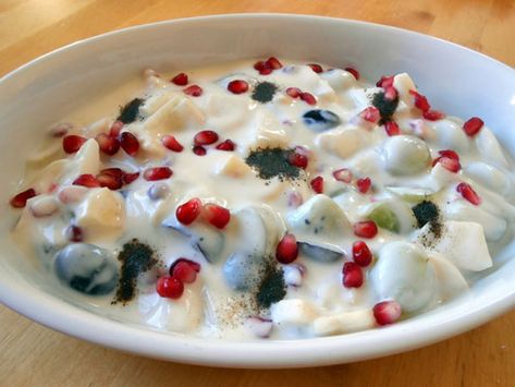 Fruit Raita, Raitha Recipes, Thanksgiving Fruit Salad, Fruit Salad Decoration, Raita Recipe, Fruit Delivery, Mix Fruit, Hot Bread, Summer Salads With Fruit