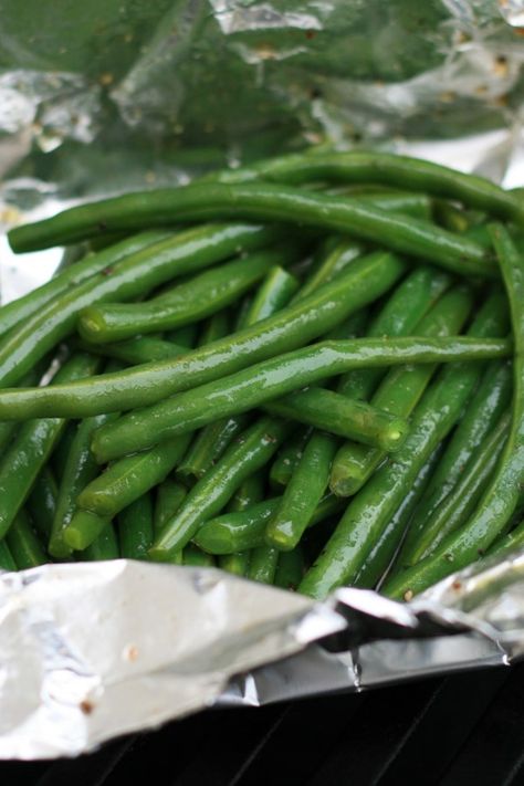 Foil-Pouch Grilled Green Beans | "A nice basic recipe for the grill, that can be tweaked to your personal preferences." #grilling #grillingrecipes #grillingideas Grilled Green Bean Recipes, Grilled Fruits, Summer Dinner Recipes Grill, Grilled Green Beans, Italian Green Beans, Snap Beans, Green Beans Recipe, Easy Grilling Recipes, Foil Packet