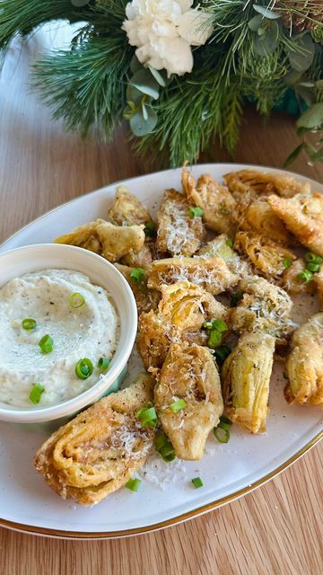 Fried Artichokes, Dinner Party Starters, Recipe Appetizers, Fried Artichoke, Artichoke Recipes, Recipes Appetizers And Snacks, Lemon Sauce, Tea Sandwiches, Artichoke Hearts