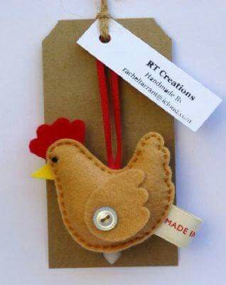 Diy Felt Chicken, Diy Felt Chicken Ornaments, Chicken Craft Ideas, Felt Chicken Ornament, Chicken Ornaments Diy, Felt Chicken Pattern, Felt Chickens, Chicken Christmas Ornaments, Bird Ornaments Diy