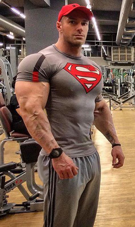 Almost Superman by builtbytallsteve on DeviantArt Large Muscular Men, Gym Buddy, Muscle Hunks, Big Muscles, Men's Muscle, Body Builder, Muscular Men, A Gym, Tights Outfit