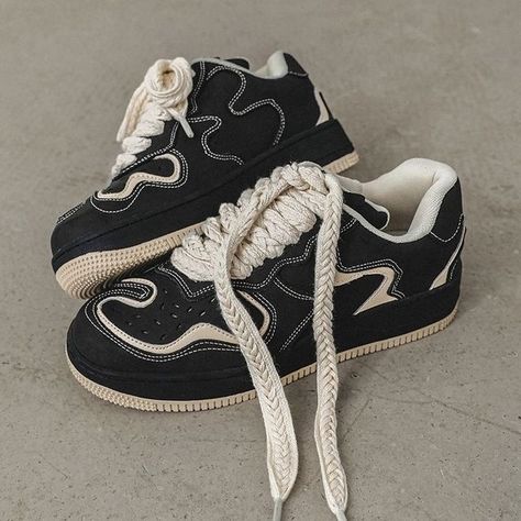 Black And White Bapesta Shoes, Skateboard Couple, Couples Modeling, Basic Boots, Dr Shoes, Couple Shoes, Fresh Outfits, Black Shoes Women, Stylish Boots