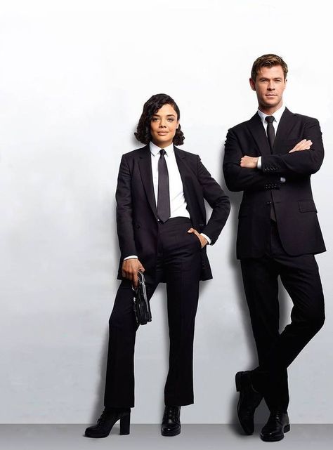 Halloween Costumes For Couples Black, Costumes For Couples Black, Mib International, Costumes Brunette, Avengers Dr, Detective Costume, Detective Outfit, Black Halloween Costumes, Costumes For Couples