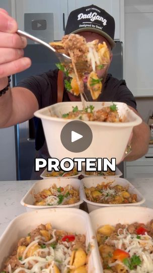 343K views · 22K reactions | ✅ part 6 of MEAL PREP FOR YUMMIES, continues (❤️hit me with a “FULL BOWL”) 🍚)
This time we are making an American family classic … HAMBURGER HELPER!! Super easy to make, you Can be done from start to finish in less than 30 mins! 

Recipe makes 7 bowls 

Macros:
474 calories 48g protein 16 fat 38 carbs 

Low-Calorie High-Protein Hamburger Helper with Beef
Ingredients
* 32 oz. 93/7 ground beef
* 100 ml 2% evaporated milk
* 1 cup beef bone broth
* 62 g cream cheese
* 1/2 cup white onion, chopped
* 1/2 cup red bell pepper, chopped
* 7 servings Banza protein noodles
* 1 tsp paprika
* 1 tsp garlic powder
* 1 tsp Italian seasoning
* Salt and pepper, to taste
* 120 g reduced-fat mozzarella
Instructions
1. Brown the Beef: In a large skillet, brown the 32 oz. of 93/7 gr High Protein Bariatric Recipes, Protein Noodles, Classic Hamburger, Kyle Smith, Healthy Lunches For Work, High Protein Meal Prep, Beef Bone Broth, Seasoning Salt, High Protein Low Calorie