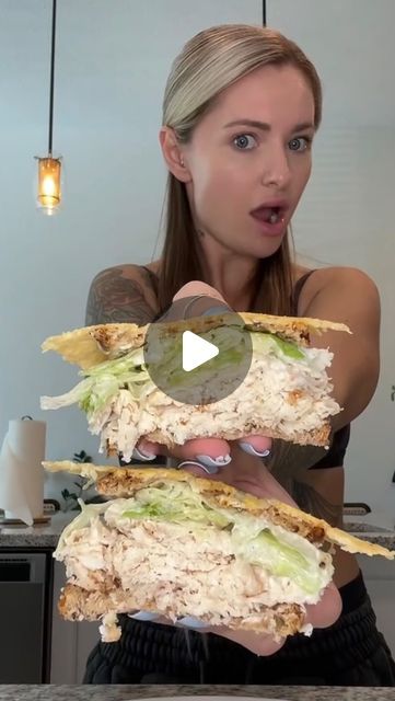 Shay Click on Instagram: "5 minute Parmesan Crusted Chicken Caesar Sandwich with 40g protein 🔥🔥🔥🔥  Macros for the sandwich 427 cals, 40P, 33C, 17F" High Protein Chicken Sandwich, Macros Dinner Recipes, High Protein Sandwiches, Chicken Breast Sandwich Recipes, Health 2025, Caesar Sandwich, 30 G Protein, Cottage Cheese Dinner, Macro Ideas