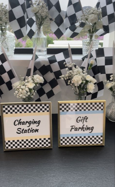 Fast One Centerpieces, Gift Table Ideas Birthday, Two Fast Theme, 10 Birthday, Race Car Birthday, Birthday Table, Indy 500, Centerpiece Ideas, Gift Table