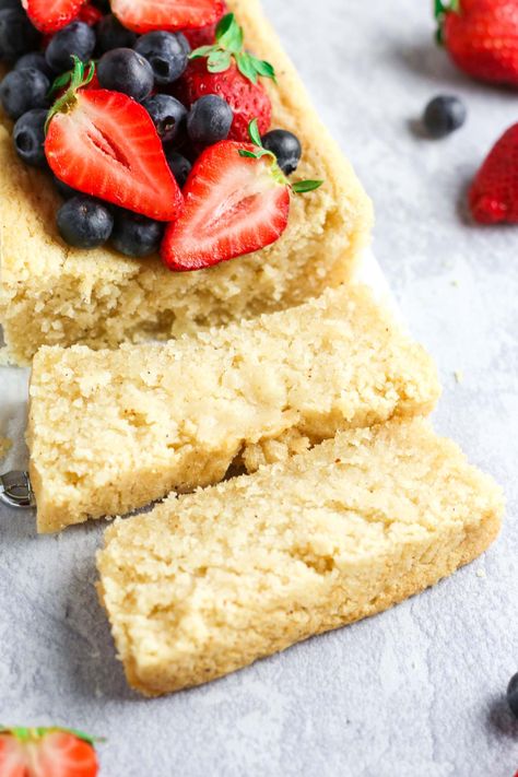 This gluten-free vegan pound cake has the best moist texture and buttery, vanilla flavor. It is so easy to make the recipe with healthy ingredients like applesauce and gluten-free flour, and believe it or not, this pound cake has no eggs, butter, or dairy. It tastes like vanilla cake heaven, and each bite melts in your mouth! Since there are no eggs in the cake, applesauce helps bind everything together and adds moisture to the cake instead of oil. It is an absolutely delicious vegan cake! Vegan Pound Cake Recipe, Vegan Pound Cake, Vanilla Pound Cake Recipe, Vanilla Pound Cake, Pound Cake Recipes Easy, Moist Pound Cake, Pound Cake Recipe, Gluten Free Egg Free, Smooth Cake