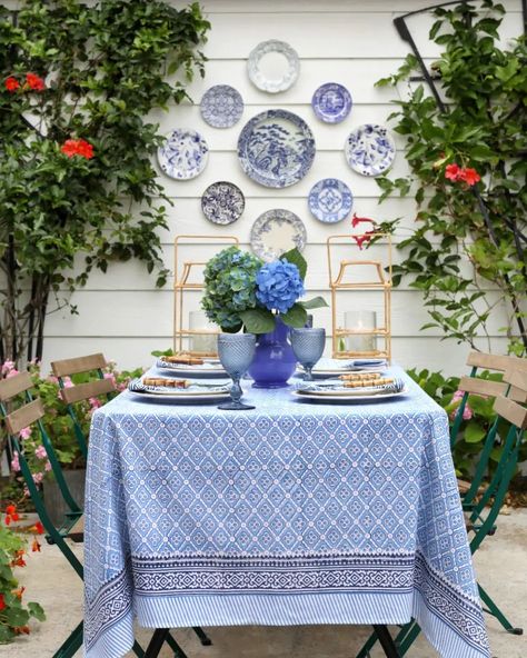 Fabiana | Ciao Newport Beach (@ciaofabiana) • Instagram photos and videos Unique Table Settings, Indian Designs, Blue Tablecloth, Cottages And Bungalows, Unique Table, Table Runner And Placemats, Summer Tables, Party Entertainment, Jaipur India