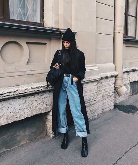 femme fatale on Twitter: "LOOKS.… " Minimalist Moda, Winter Mode Outfits, Mama Jeans, Jeans Trend, Leopard Jeans, Tennis Skirt Outfit, Instagram Baddie, Denim On Denim, Grunge Look