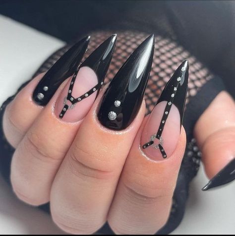 Edgy Winter Nails 2023-2024: 17 Daring Ideas - thepinkgoose.com Black Stilleto Nails Designs, Gothic Stiletto Nails, Gothic Nail Art Dark, Punk Nail Art, Nail Ideas For Summer, Horror Nails, Unghie Nail Art, Witchy Nails, Punk Nails