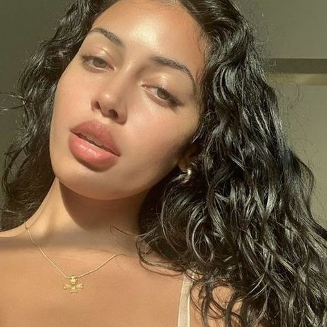 Cindy Kimberly Instagram, Cindy Who, Kimberly Hair, Cabello Afro Natural, Blogger Photos, Pelo Afro, Cindy Kimberly, Glass Skin, Natural Curls