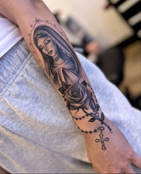 Arm Tattoos Drawing, Mary Tattoo, Cute Hand Tattoos, Pretty Hand Tattoos, Spine Tattoos For Women, Tattoos For Black Skin, Forearm Tattoo Women, Rosen Tattoo, Dope Tattoos For Women