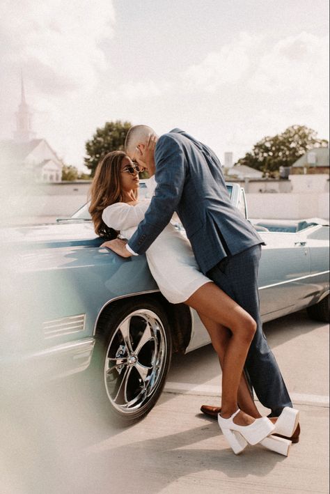 Engagement Photos Mustang, Convertible Car Poses, Sports Car Engagement Photos, Engagement Photos With A Car, Engagement Pictures With Car, Old Car Engagement Shoot, Engagement Shoot With Car, Couples Photoshoot Vintage Romantic, Corvette Engagement Photos