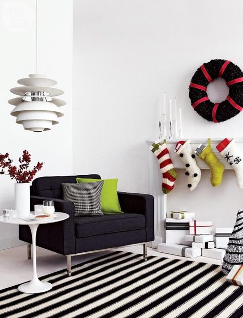 Modern Christmas Decorated Living Rooms-50-1 Kindesign Stockholm Rug, Modern Christmas Living Room, Ikea Room, Contemporary Christmas Decor, Xmas Inspiration, Lovely Interior, Holiday Interior, Cozy Christmas Living Room, Scandinavian Christmas Decorations