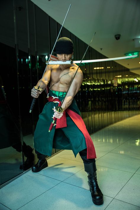 Cosplay Zoro, Roronoa Zoro Cosplay, Zoro Cosplay, Zoro And Robin, Robin Cosplay, Life Drawing Reference, Reference Photos For Artists, One Piece Cosplay, Couples Halloween Outfits