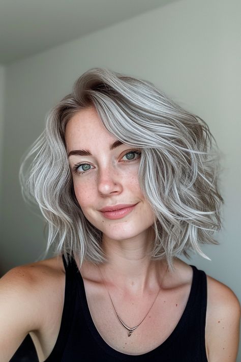 Pale Skin Silver Hair, Cool Gray Hair, Two Tone Hair Color Ideas, Silver Hair Short, Two Tone Hair Color, Silver Hair Color Ideas, Silver Hair Highlights, Grey Blending, Grey Hairstyles