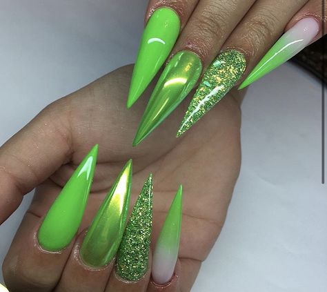 Ongles Bling Bling, Lime Green Nails, Stilleto Nails Designs, Sunset Nails, Neon Green Nails, Green Acrylic Nails, Dark Green Nails, Natural Nail Art, Green Nail Art