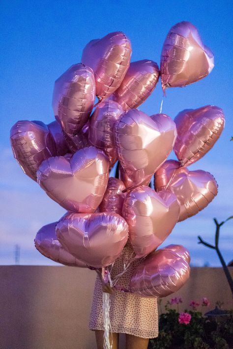 Heart Balloons Decoration Birthday, Pink Heart Balloons Aesthetic, Pink Birthday Balloons Aesthetic, Heart Balloon Decor, Blue Heart Balloons, Heart Balloons Photoshoot, Light Pink Themed Birthday Party, Heart Balloons Aesthetic, Ballon Heart