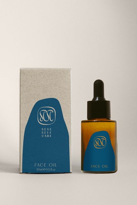 Branding, packaging design and Shopify ecommerce site for Sese Skincare. A range of genderless small-batch organic skincare. The organic shape of the label was inspired by lakes and ponds; places of reflection, cleansing, and healing. It also nods to the organic and natural ingredients used throughout the skincare line. Sese is the Latin reflexive pronoun for itself, himself, herself, and themselves. Organic Skincare Branding, Organic Skincare Packaging, Skin Care Packaging Design, Skincare Packaging Design, Skincare Package, Shopify Ecommerce, Beauty Branding, Skincare Branding, Skin Care Packaging