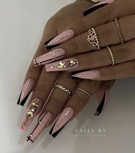 Nail Designs Bling, Nails Art Designs, Sassy Nails, Matte Nails Design, Nails Design With Rhinestones, Acrylic Nails Coffin Short, Glam Nails, Luxury Nails, Fabulous Nails