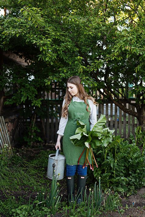 Untitled | Loreta | Flickr Golf Resort Wedding, Farmer Girl, Brand Ideas, Gardening Outfit, Garden Photography, Tropical Colors, Neutral Color Scheme, Easter Table Decorations, Camp Shirt