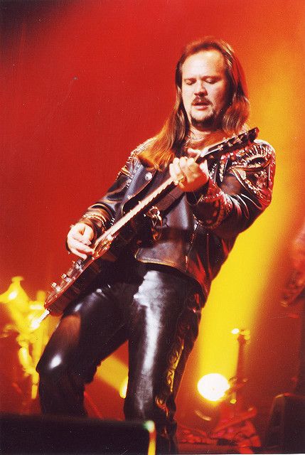 Travis Tritt...I Smell "T-R-O-U-B-L-E".... Travis Tritt Concert Outfit, Marty Stewart, Rocker Outfits, Charlie Pride, Male Country Singers, Travis Tritt, Male Singers, Play That Funky Music, Country Musicians