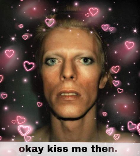 David Bowie Funny, David Bowie Meme, Y2k Pictures, David Bowie Fashion, Smells Like Teen Spirit, Love And Affection, British People, Pretty Photos, Music Memes