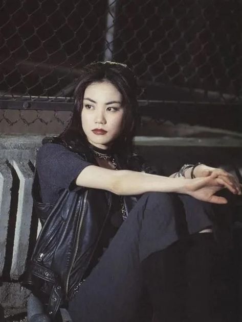 Faye Wong Chungking Express, Faye Wong 90s, Artist Recommendations, 90s Asian Fashion, Faye Wong, Hong Kong Fashion, Cocteau Twins, 사진 촬영 포즈, Dream Pop