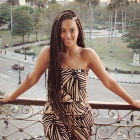 Beyonce Braids, Beyonce 2013, Marley Twist Hairstyles, Faux Loc, Braided Top Knots, Long Box Braids, Pelo Afro, Box Braids Styling, Peinados Fáciles Para Cabello Corto