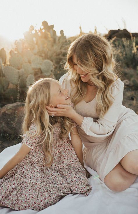 FAMILY PHOTOGRAPHY INSPO Mom And Daughter Nature Photos, Family Photos With Two Daughters, Mom And Me Fall Photoshoot, Mother Daughter Fall Photoshoot Outfits, Mama Daughter Photoshoot, Mom Two Daughters Photoshoot, Photo Shoot Mother Daughters, Family Photos With Daughter, Daughter Mom Photoshoot