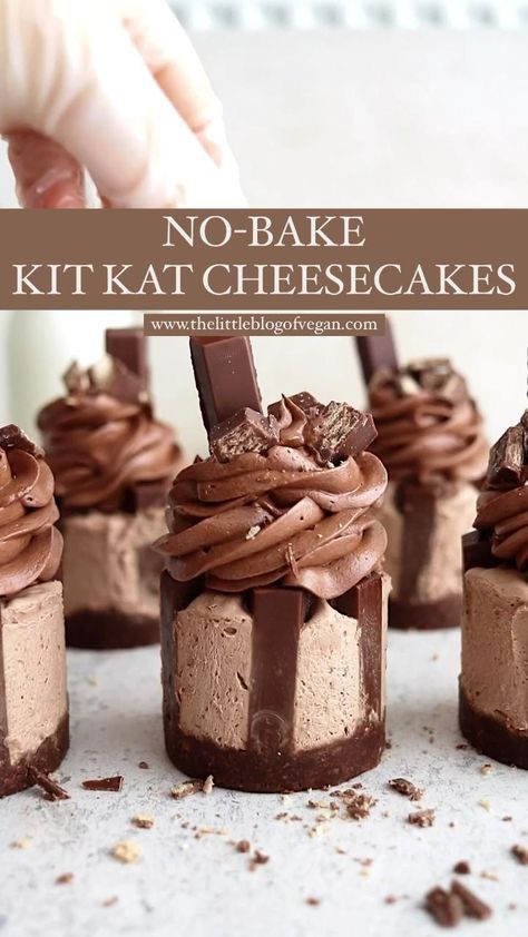 Kit Kat Cheesecake, Mini Cheesecake Recipes, Cheesecake Mini, Baking Kit, Cheesecake Filling, Chocolate Swirl, Mini Cheesecakes, Fancy Desserts, Köstliche Desserts