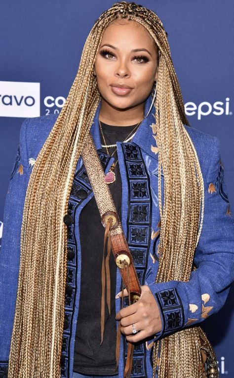 Gold Braids For Black Women, Gold Knotless Braids, Blonde Braids Black Women, Styling Locs, Baddie Braids, Gold Braids, Braids Blonde, Eva Marcille, Braids With Shaved Sides