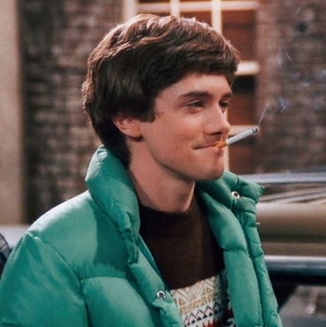 #ericforman #that70sshow #tophergrace #eric #donna Eric That 70s Show, Eric Foreman, Eric Forman, 70 Show, 70s Show, Ashton Kutcher, That 70s Show, Tv Girls, Best Shows Ever