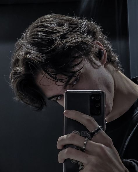 E-boy, dark photo, pretty boy, veins, jewline, brunet, selfie, fotography Jawline Men, Maven Calore, Brown Hair Male, Eboy Aesthetic, Brown Hair Boy, Dark Haired Men, Brown Hair Men, Modeling Portfolio, Bad Boy Aesthetic