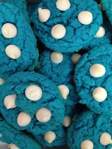 Blue Velvet White Chocolate Chip Cookies Blue Cookies Aesthetic, Fish Cookies, Best Chocolate Chip Cookies Recipe, White Chocolate Chip, Blue Desserts, Blue Cookies, Candy Drinks, White Chocolate Chip Cookies, Food Activities