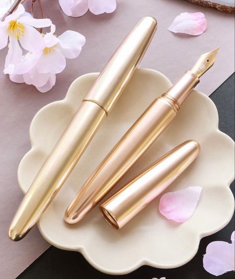 Luxury Pens, Pen Collection, Writing Accessories, Metal Pen, Gold Colors, Japanese Design, Fountain Pens, Writing Instruments, Rose Gold Color