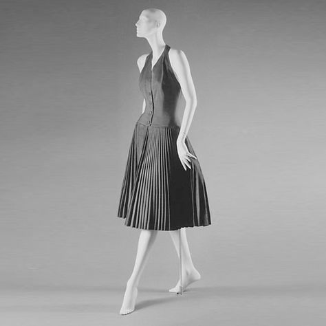 Vtg Fashion Guild (@TheVFG) on X Hourglass Silhouette, Shein Outfits, Full Skirts, Student Fashion, Iconic Style, 1950s Fashion, Drawing Reference, Designs To Draw, Style Icons