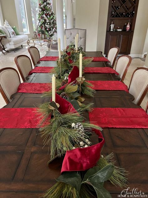 It's easy to create a luxurious traditional red and green dining room table with garland, napkins, plates, and ribbon for holiday elegance that's not too fussy, formal, or in your face! Green Dining Room Table, White Christmas Ideas, Christmas Dining Table Decorations, Christmas Dining Room Table, Green And White Christmas, Dining Table Decorations, Green Christmas Tree Decorations, Christmas Coffee Table Decor, Christmas Colour Schemes