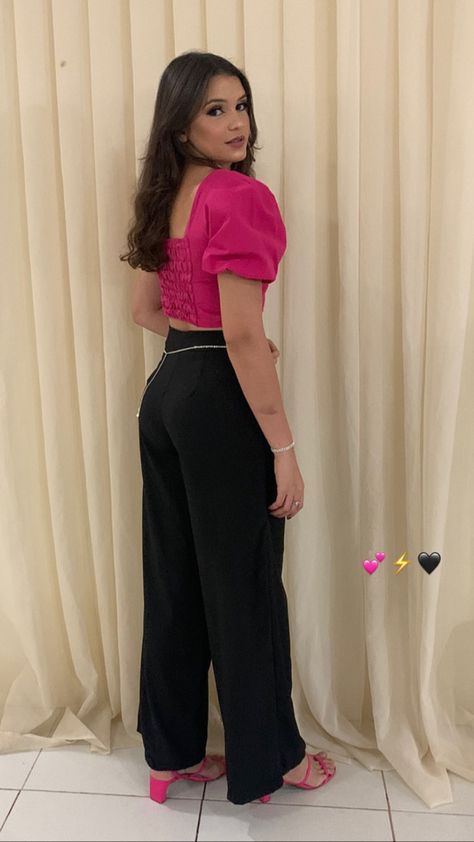 Pink Top Outfit, Black Pants Outfit, Pants Outfit Casual, Looks Party, Looks Style, Pink Tops, Dress Collection, Black Pants, Top Styles