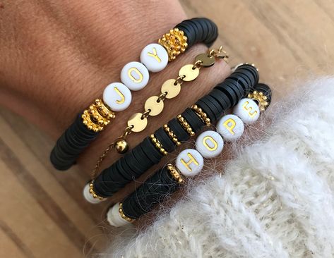 Clay Bracelet, Cadeau Diy, Mens Bracelet, Diy Projects, Beaded Bracelets, Jewelry Making, Bracelet, Beads, On Instagram