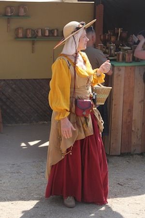 Medieval Attire, Medieval Peasant, Ren Faire Costume, Medieval Market, Medieval Festival, Canterbury Tales, Ren Fair, Cinderella Costume, Medieval Life